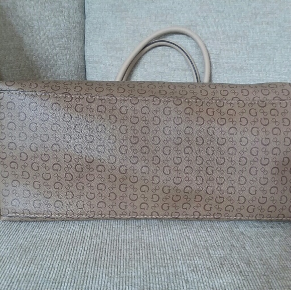 COPY - 🍁Guess extra large Handbag purse - Picture 5 of 8